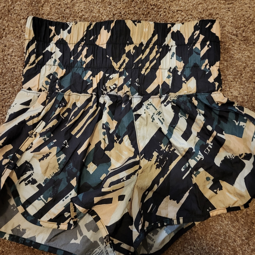 FREE PEOPLE MOVEMENT ALL the Way Shortsylish Black and Tan Women Shorts